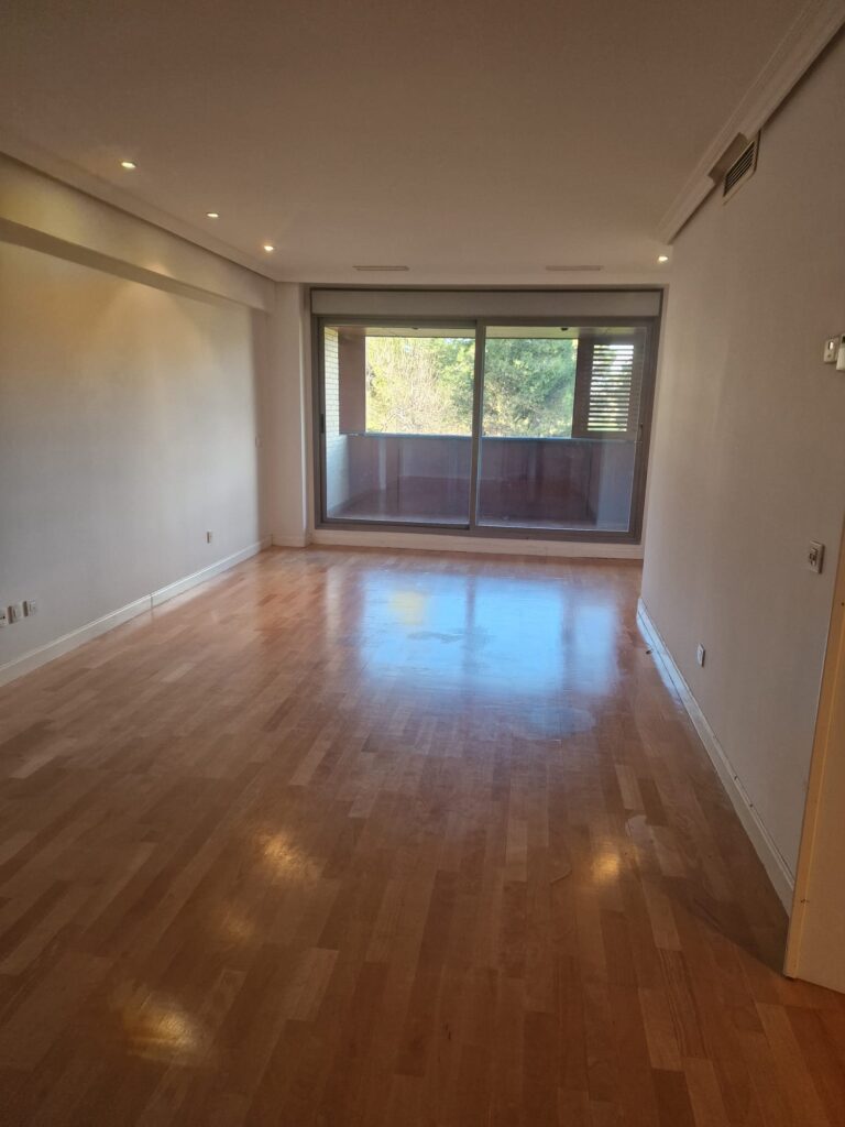 PISO EN CAMPO DE LAS NACIONES